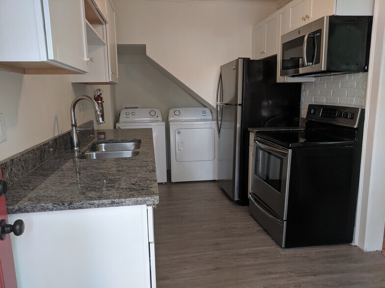 Building Photo - 245 E Hamilton Ave