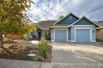 Building Photo - Beautiful Home in NE Bend