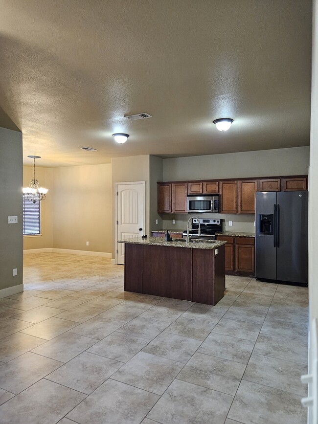 Building Photo - 704 Darlington Dr