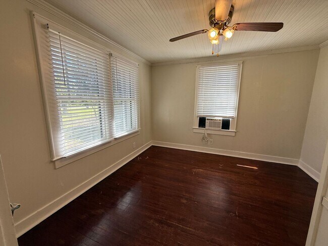 Building Photo - Pensacola - East Hill - 3 bedroom, 1 bathroom