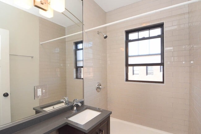 Building Photo - 2737 N Mildred Ave