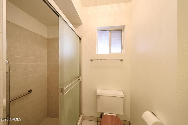 Building Photo - 2324 West Myrtle Ave