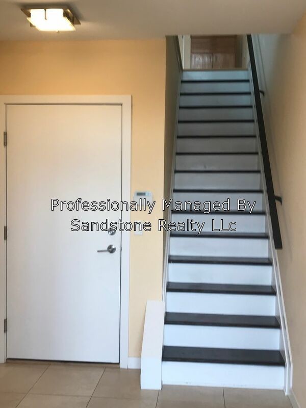 Building Photo - Little Italy TownHouse