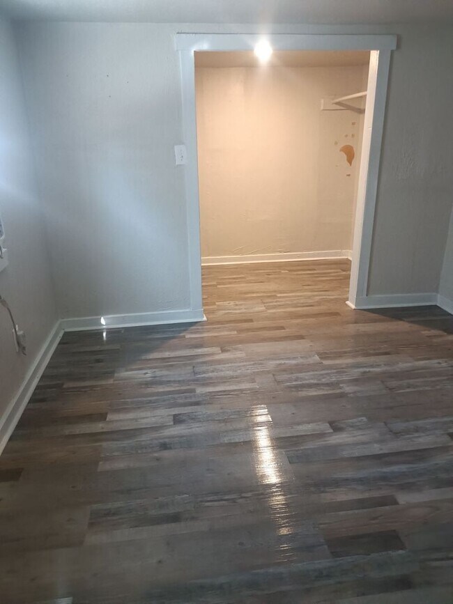 Building Photo - Beautiful  3 bed Bed 1Bath apartment for rent in SE OKC