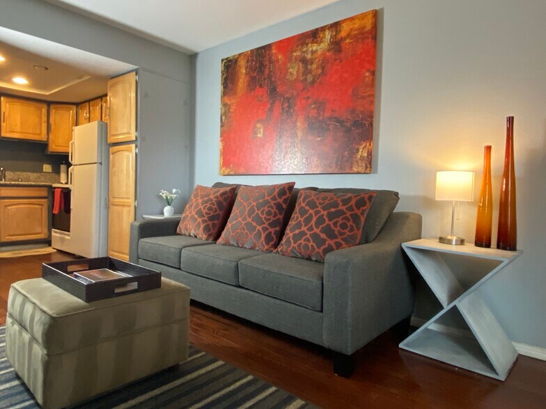 Living room - 9653 Spyglass Ave