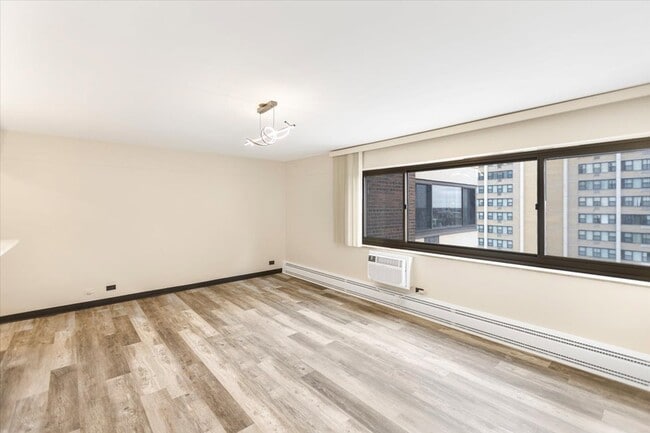 Building Photo - 7337 S South Shore Dr