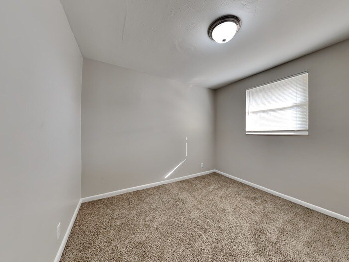 Building Photo - 5916 Ensenada Rd