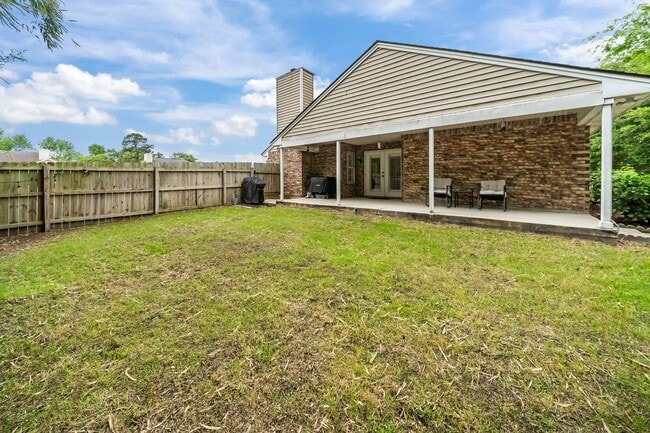 Building Photo - Whitemarsh Island Gem - Charming 3-Bedroom Home on a Corner Lot in Battery Point