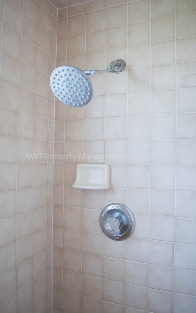 Building Photo - 14 Wood Amber Ln