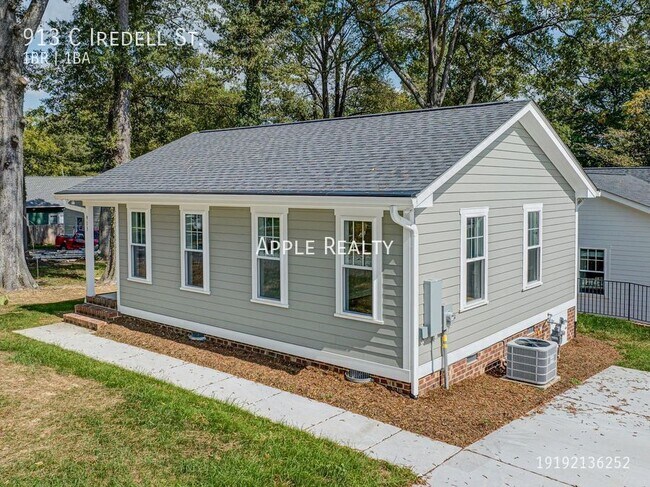 Building Photo - 913 Iredell St