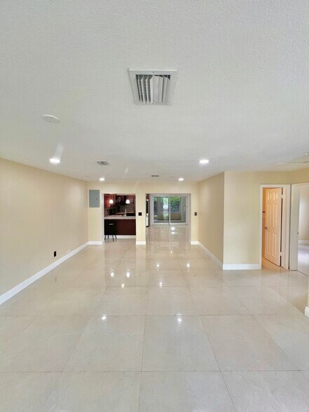 Building Photo - 7021 SW 19th Mnr
