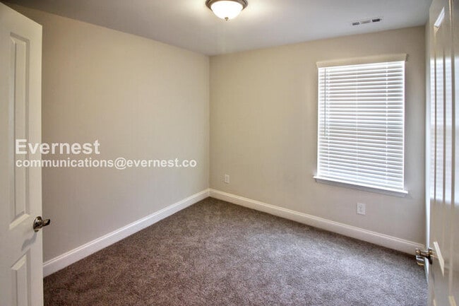 Building Photo - 809 Goswell Dr