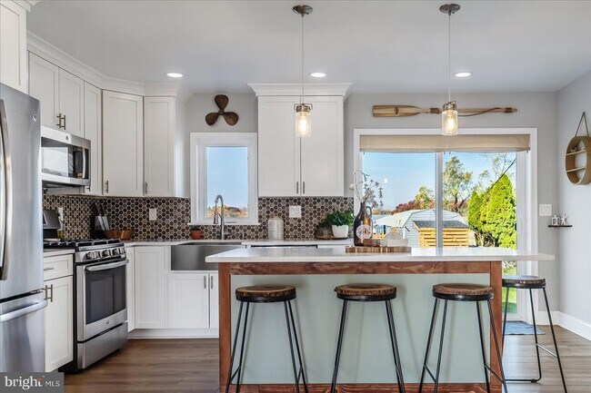 Building Photo - 6934 River Drive Rd