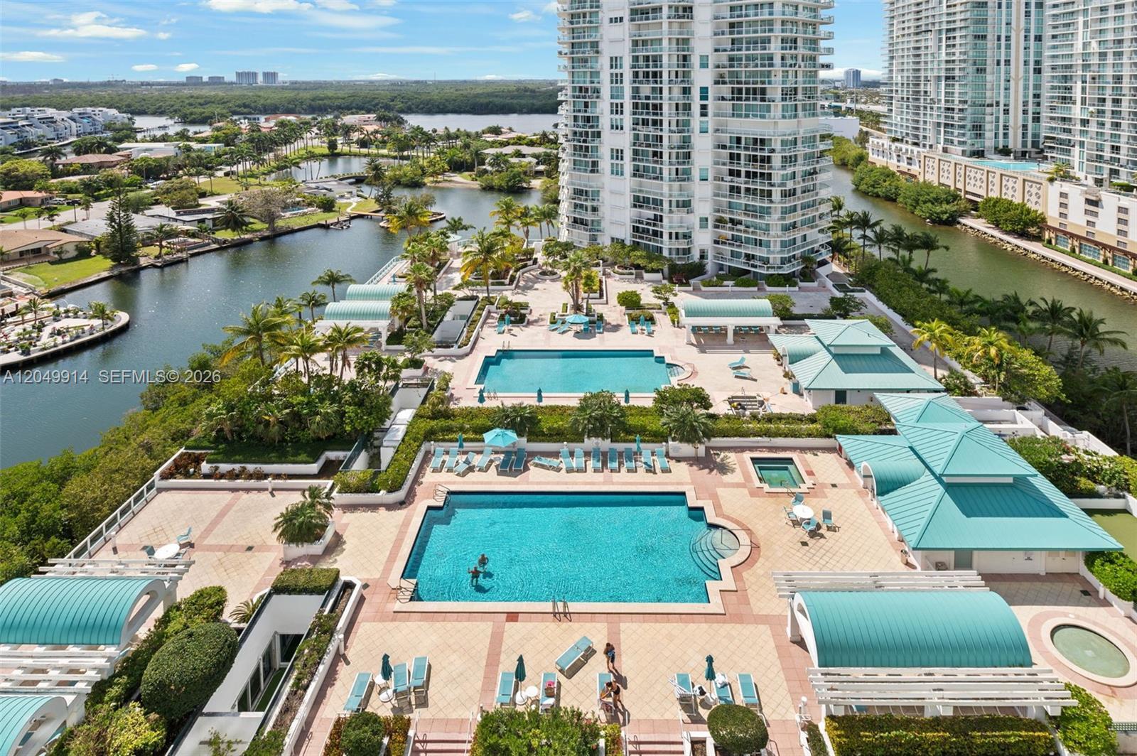 Building Photo - 16400 Collins Ave