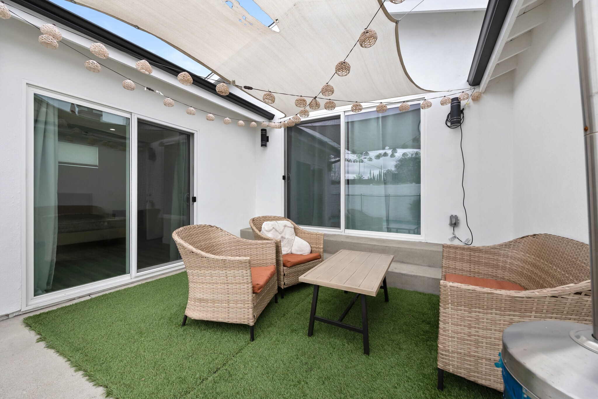 Building Photo - 18015 Collins St