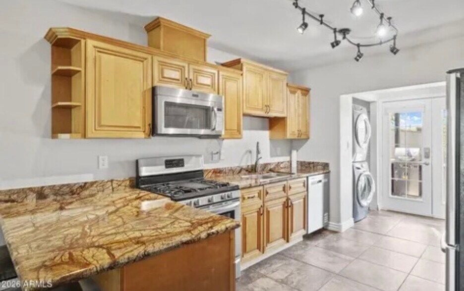 Building Photo - 7141 N 16th St