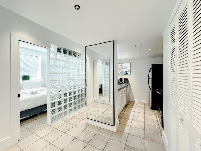 Building Photo - 825 Jimmy Buffett Mem Hwy