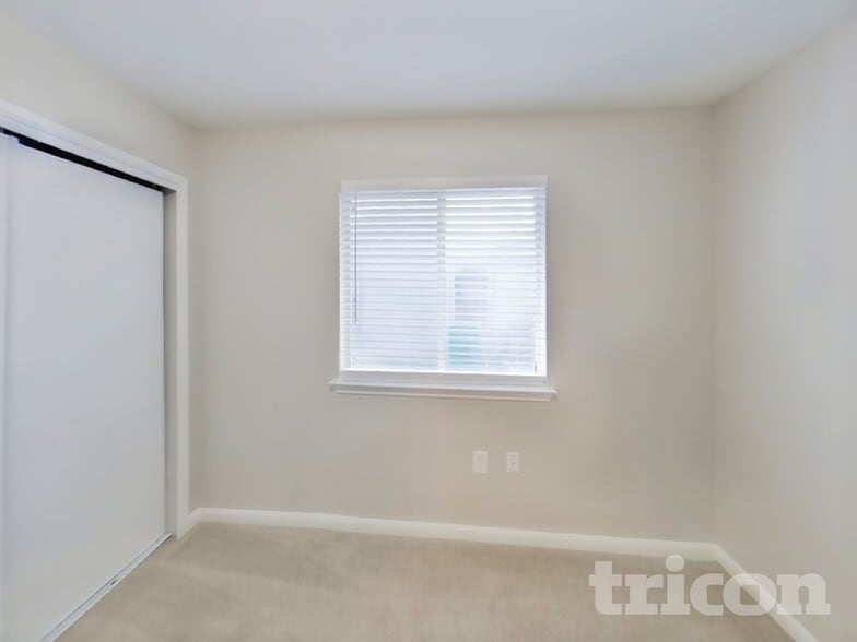 Building Photo - 6614 Cougar Village