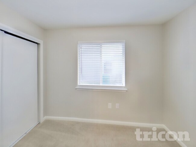 Building Photo - 6614 Cougar Village