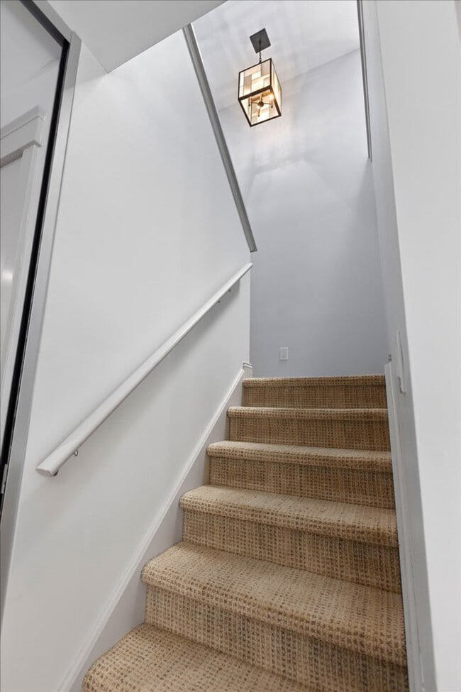 Building Photo - 710 Lighthouse Ave