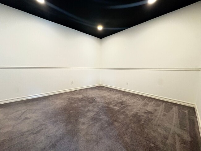 Building Photo - Home for rent on the Westside