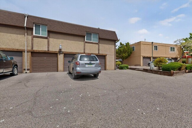 Building Photo - NE Affordable 2/BD 1/BA 1/CG 2nd Story NE Condo