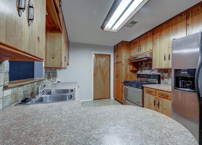 Building Photo - 7803 Lazy Ln