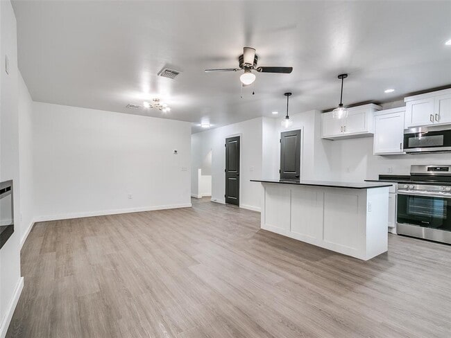 Building Photo - 13000 NW 3rd St