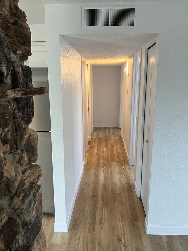 Building Photo - Remodeled Three Bedroom Home in South Salem