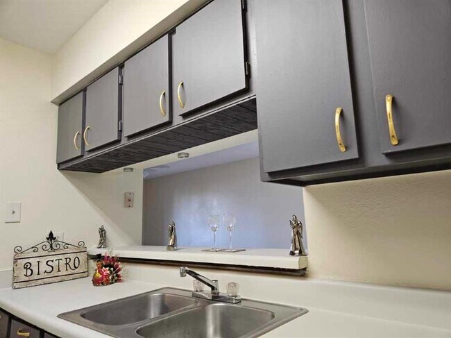 Building Photo - 8433 Hearth Dr