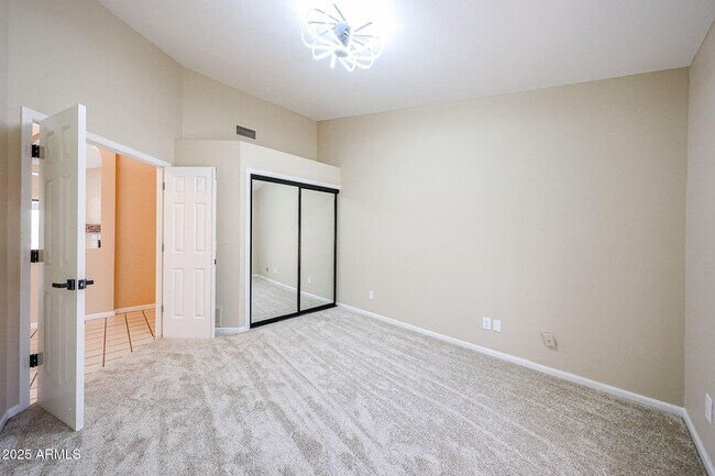 Building Photo - 15704 Cholla Dr