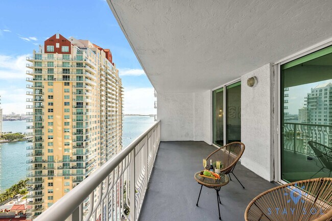 Building Photo - 1200 Brickell Bay Dr