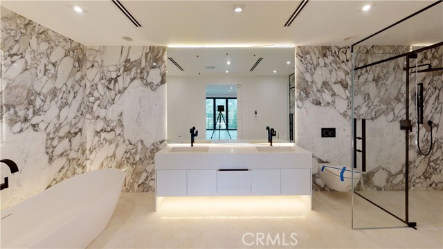 Building Photo - 5710 Hill Oak Dr