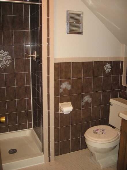 Building Photo - 217 Kendrick Ave