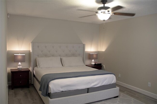 Building Photo - 1803 Edinburg Ave