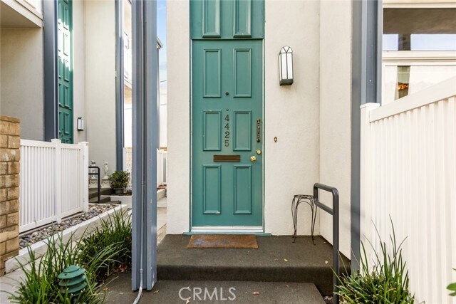 Building Photo - 4425 W Sarah St