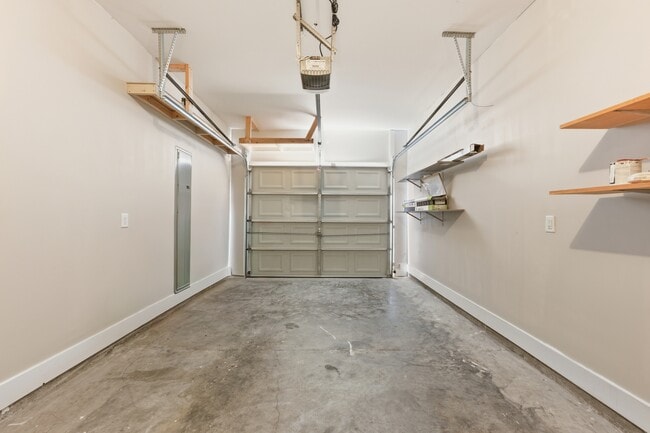 Building Photo - 240 Canyon Oak Loop