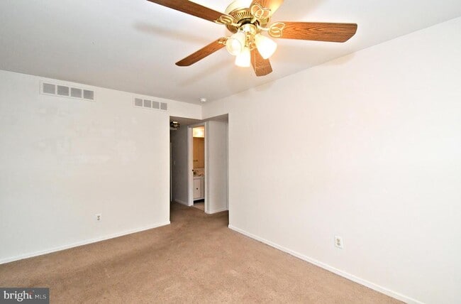 Building Photo - 592 Wrensong Rd