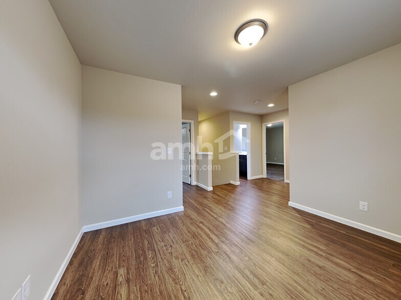 Building Photo - 306 Holdener Ln N