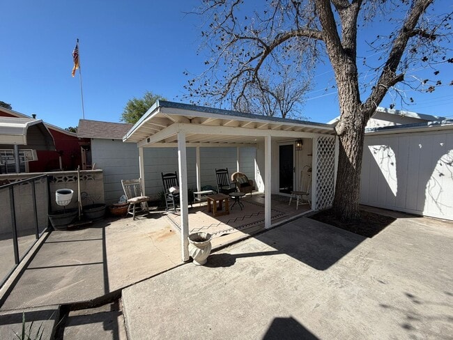 Building Photo - 809 1/2 N Pate