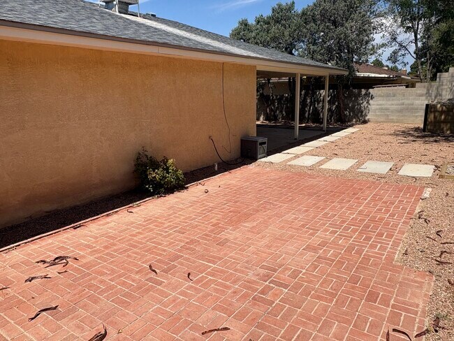 Building Photo - 7116 Ticonderoga Rd NE