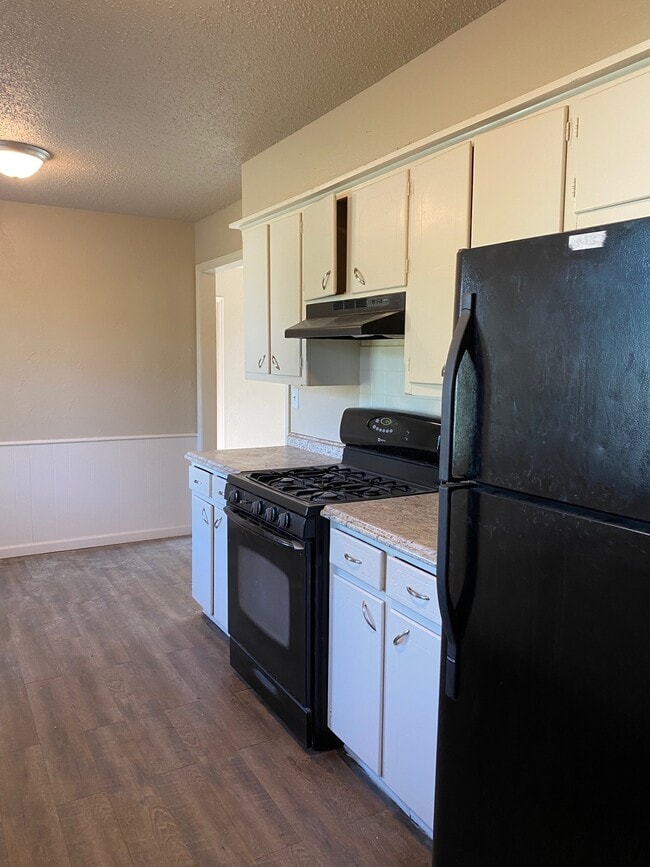 Building Photo - 4808 Sunset Terrace