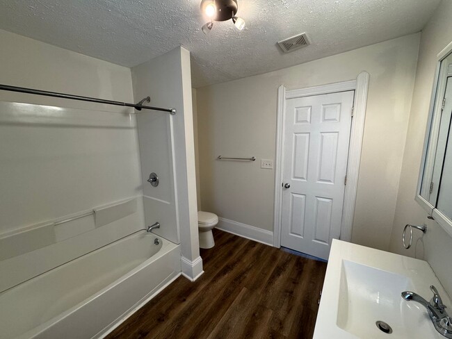 Building Photo - 2476 W 10th St