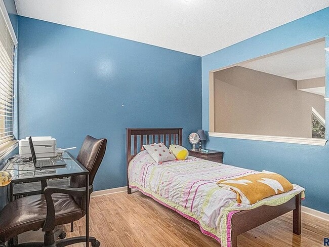 Building Photo - Charming 3-Bedroom Twin Home — 904?E?Jane?...