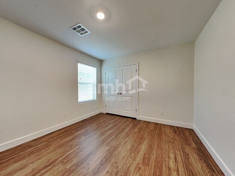Building Photo - 6106 W Haleh Ave