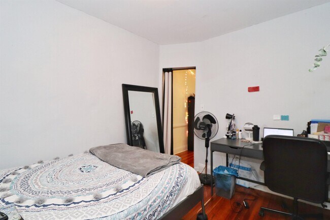 Building Photo - 704 Washington St