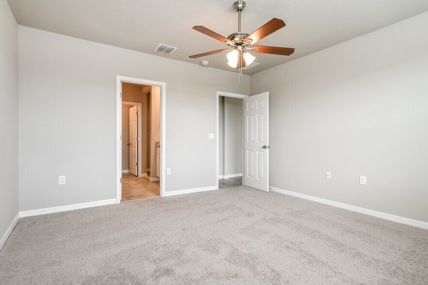 Building Photo - 5264 Sanders Oak Trl