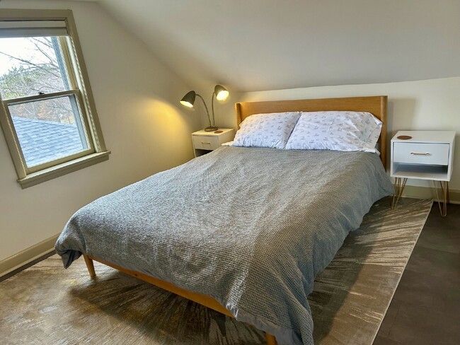Building Photo - Experience life on Duluth's legendary Skyline Parkway with breathtaking views of Lake Superior an...