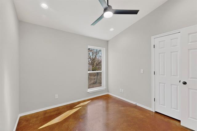 Building Photo - 1471 W Kaufman St