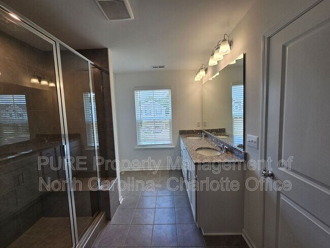 Building Photo - 14036 Penbury Ln